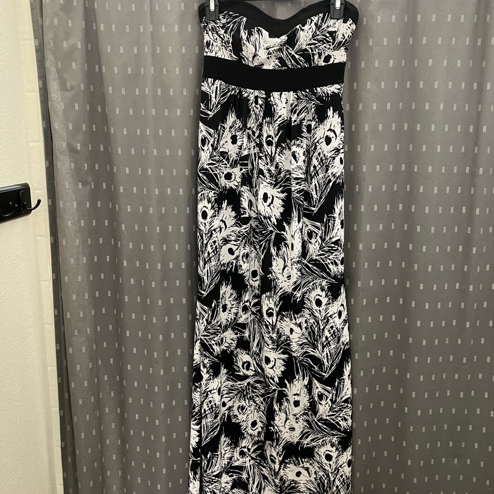 Janette strapless black & white maxi dress w/ peacock feather design size L